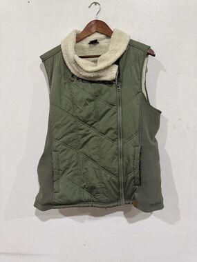 LIV outdoors vest